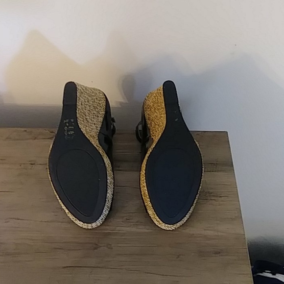 Open toe ankle strap wedge Size - 9.0 - Picture 4 of 4